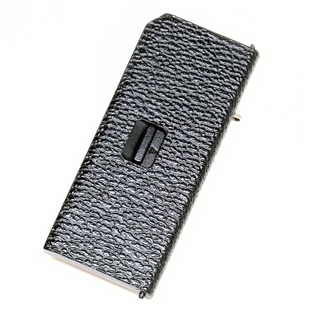 メモリーカードスロットカバー*