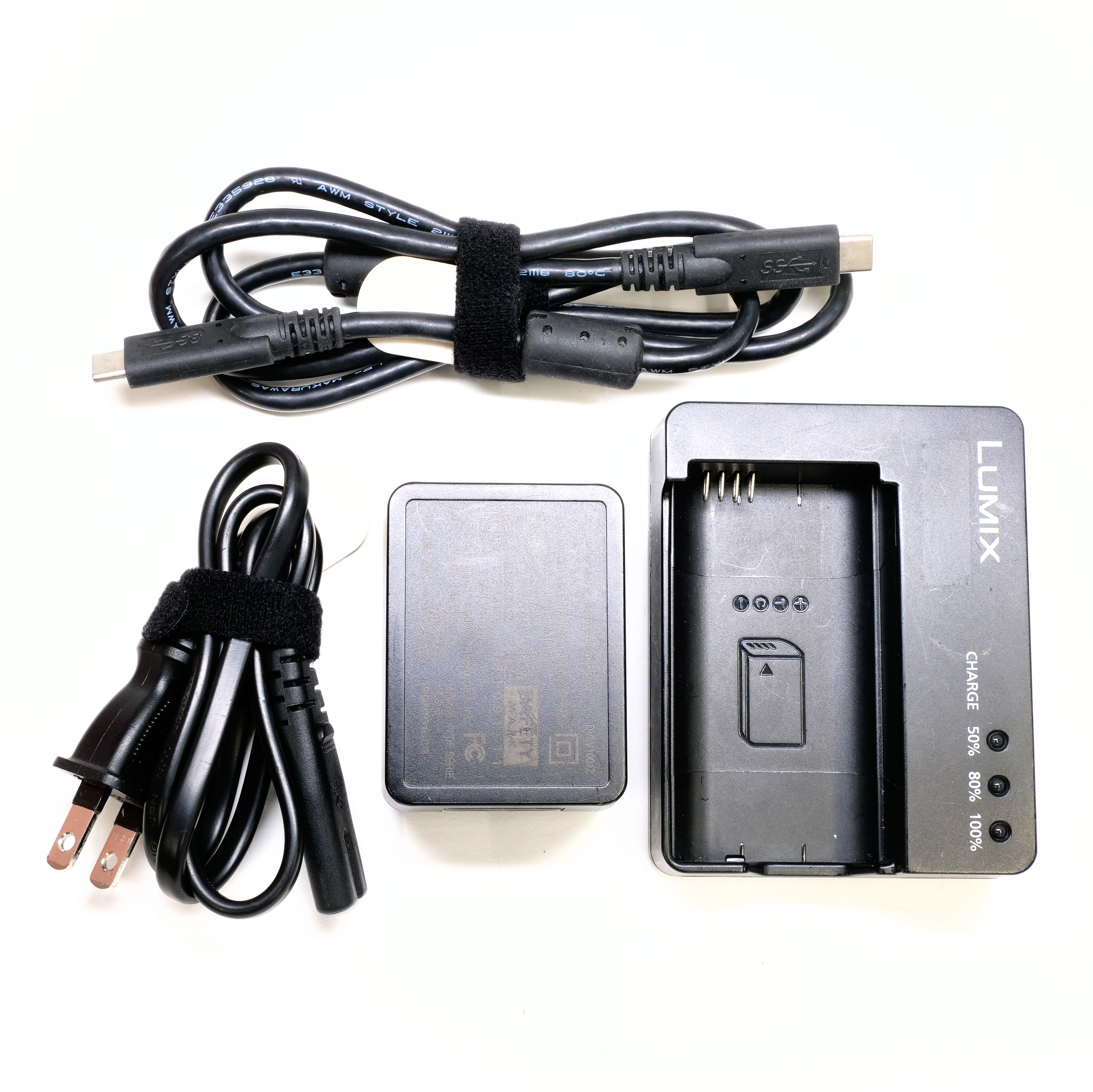 充電器・USBケーブル（C-C）・ACアダプター・ACケーブル