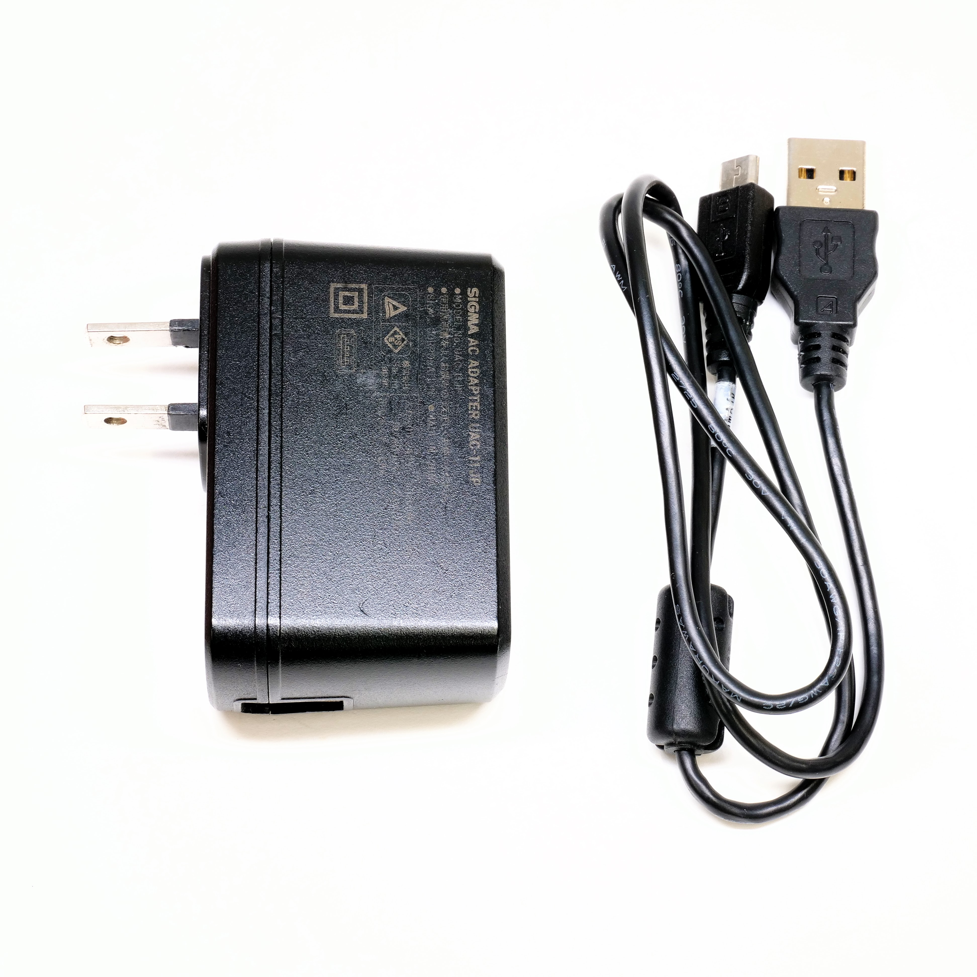 チャージャー（ACアダプター、マイクロUSBケーブル付）